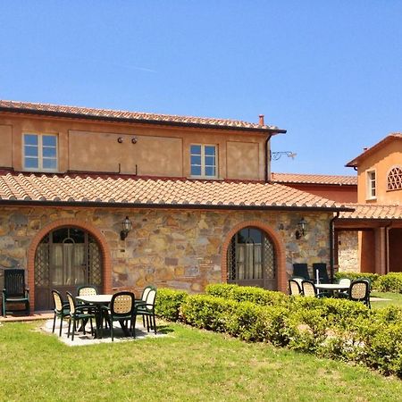 Apartments In Residence With Swimming Pool In Монтеверди-Мариттимо Экстерьер фото